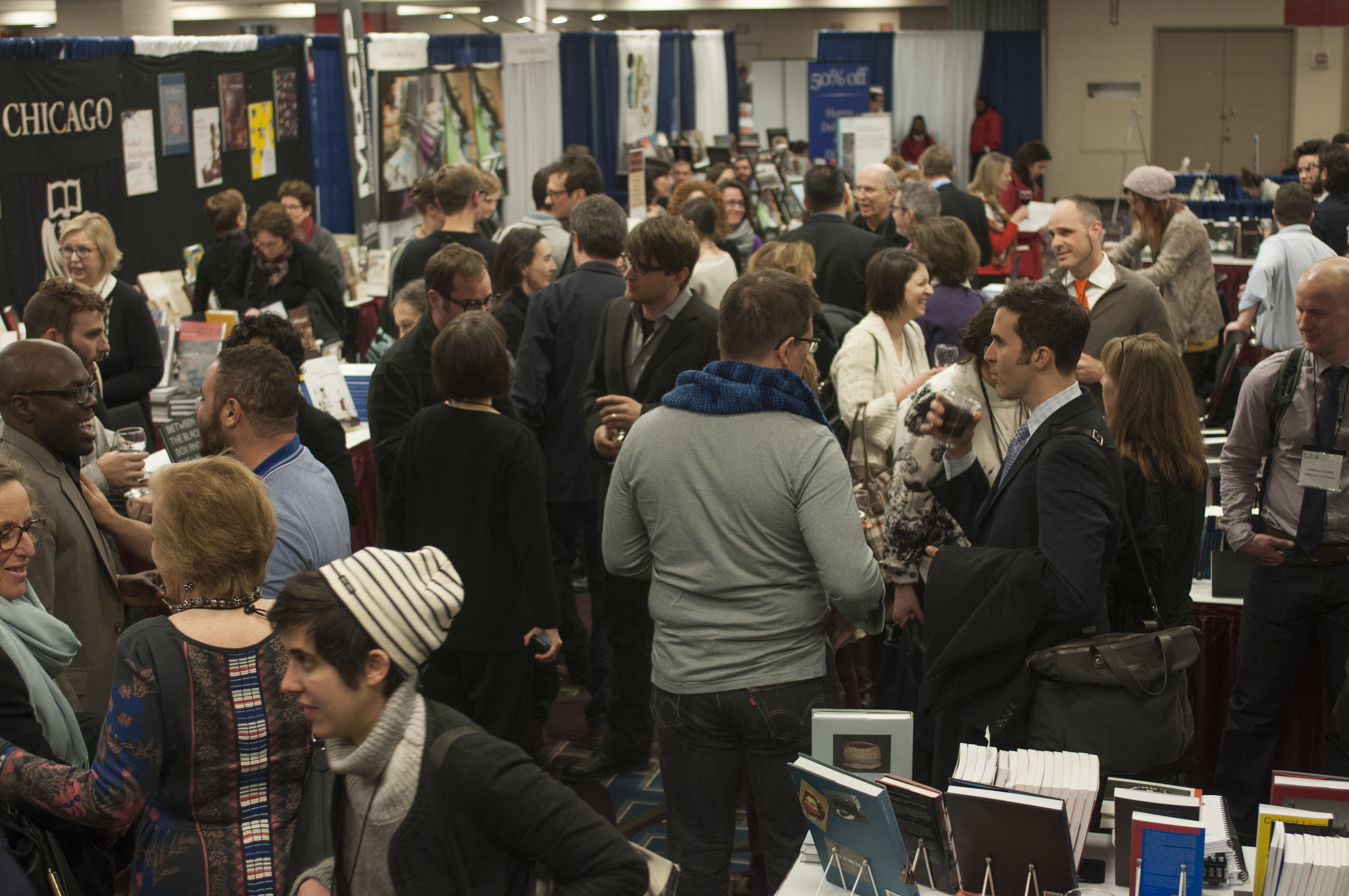a crowded aisle of the 2014 book and trade fair